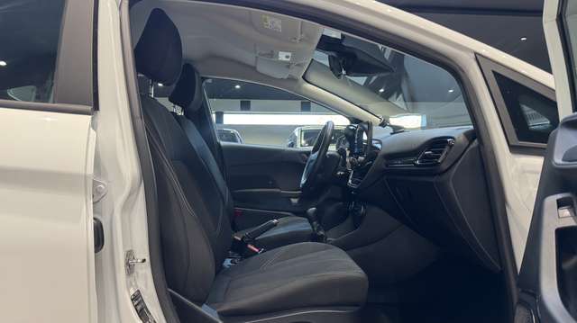 Ford Fiesta — photo 12