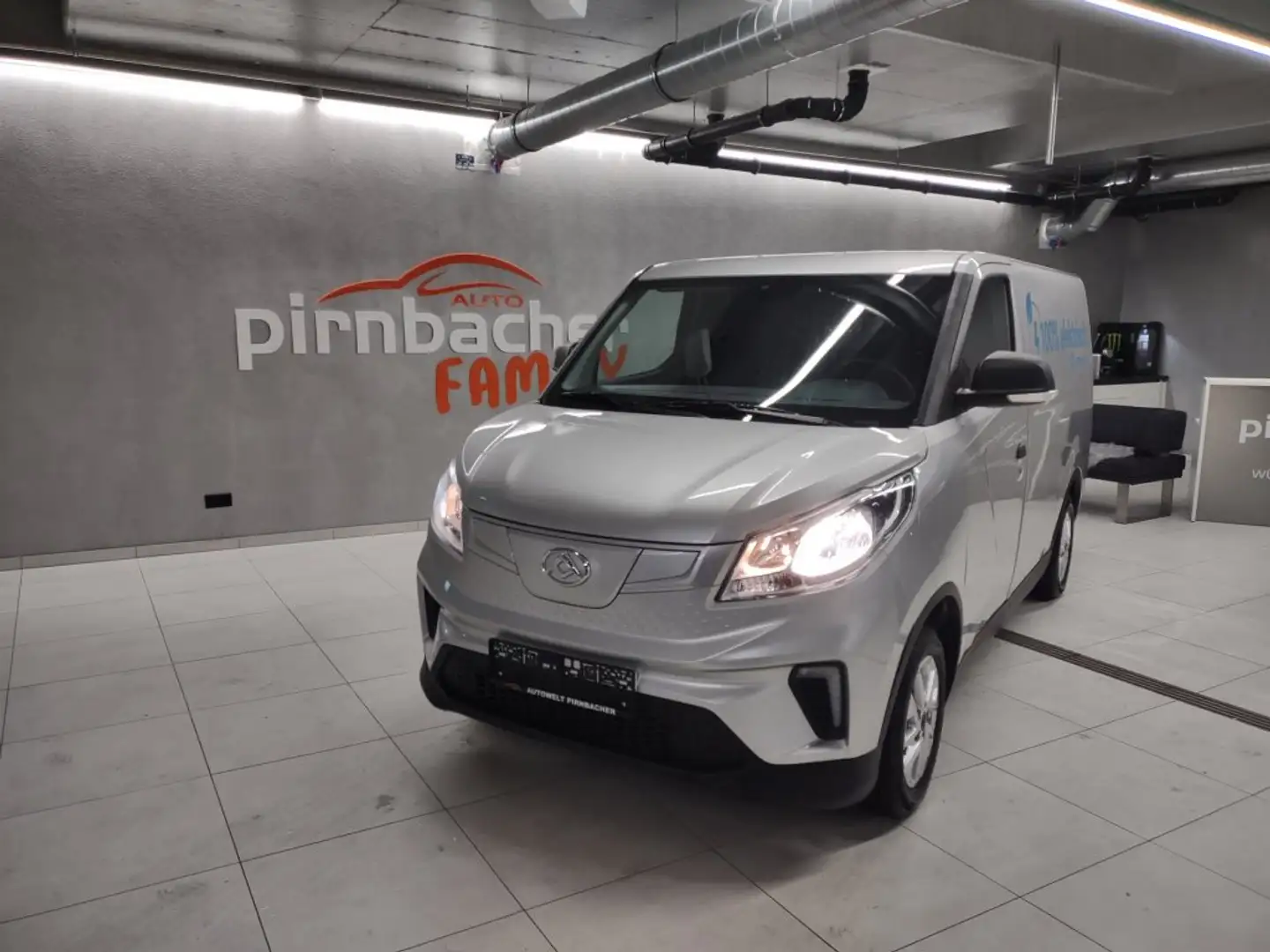 Maxus eDeliver 3 LWB 50.2kWh 3-phasig Silber - 1