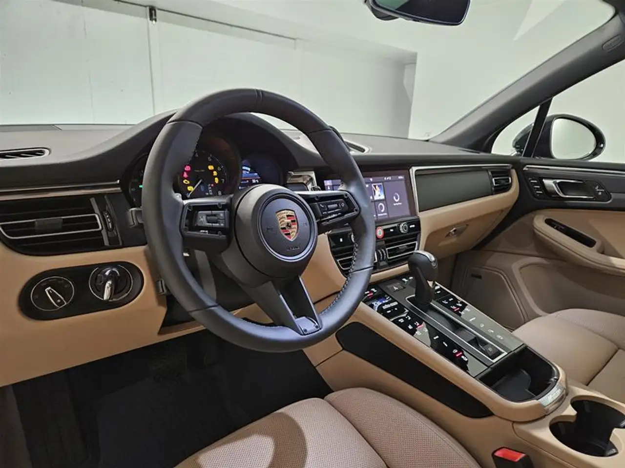 Porsche Macan photo Porsche Macan