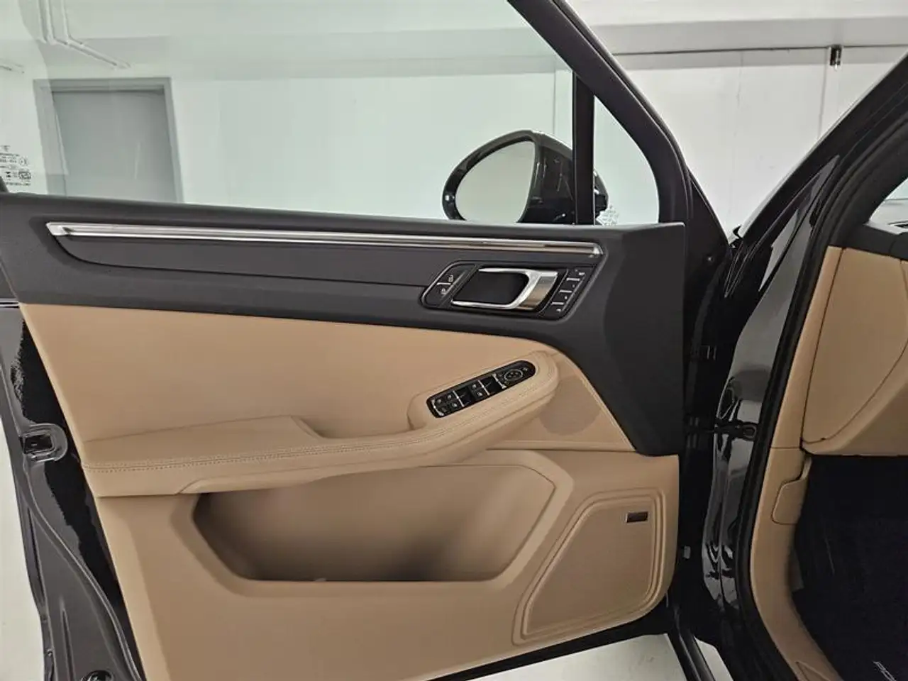 Porsche Macan photo Porsche Macan