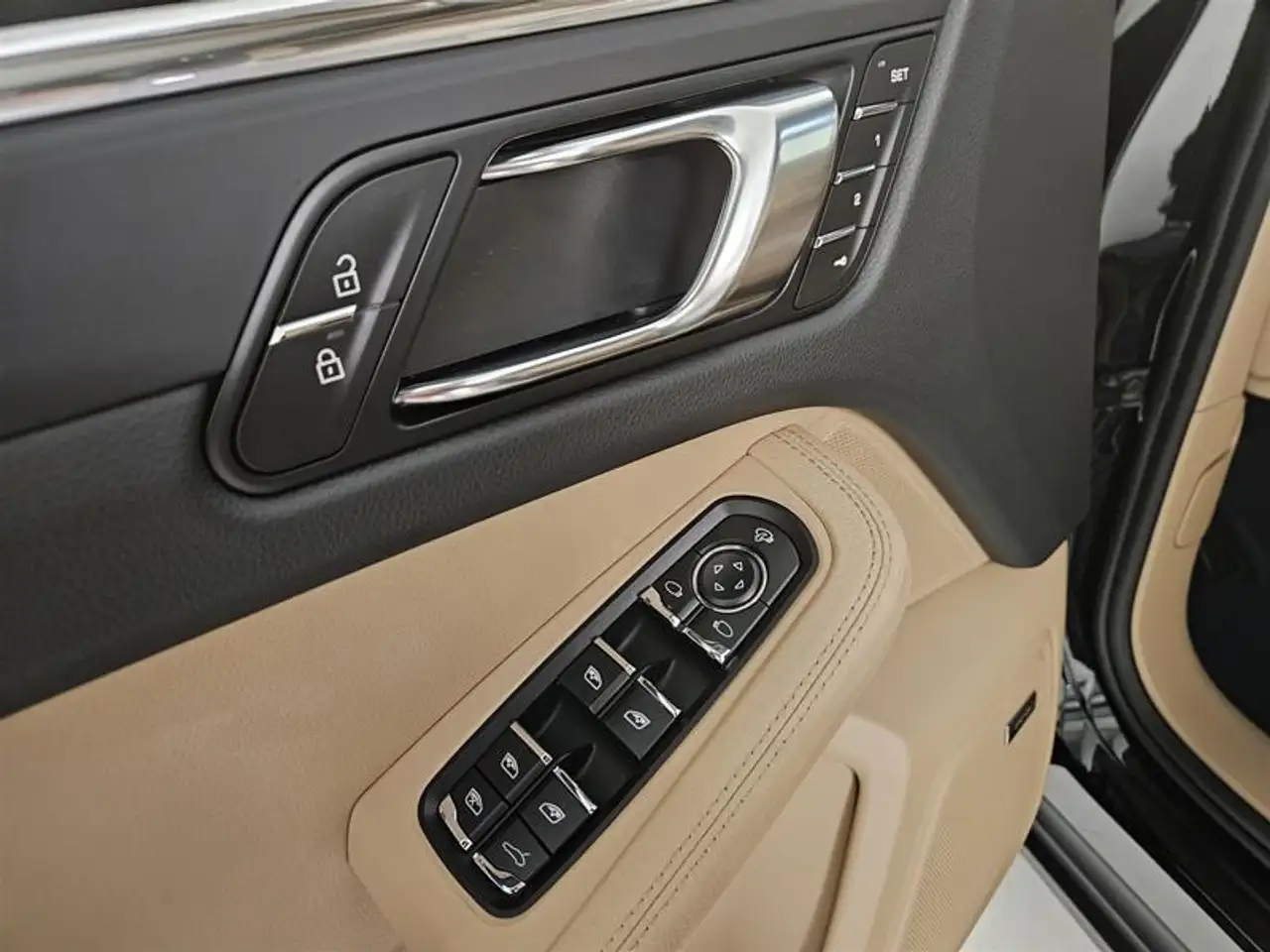 Porsche Macan photo Porsche Macan