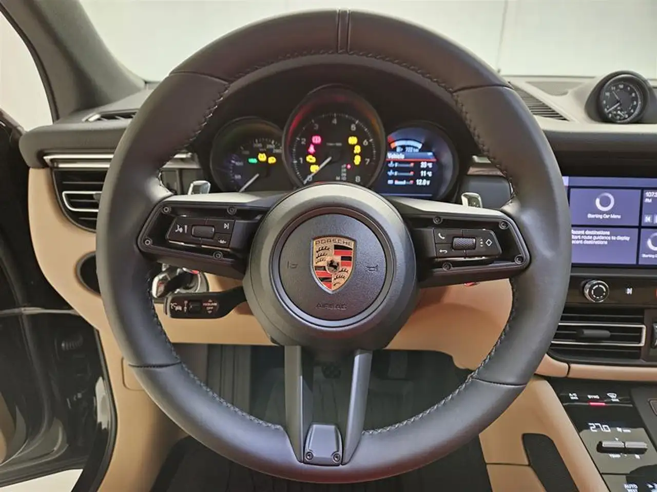 Porsche Macan photo Porsche Macan
