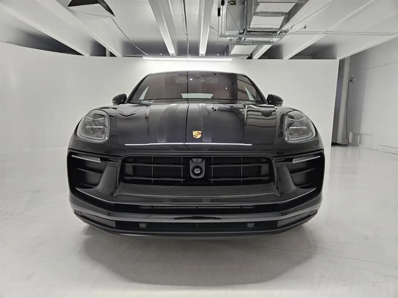 Porsche Macan photo Porsche Macan