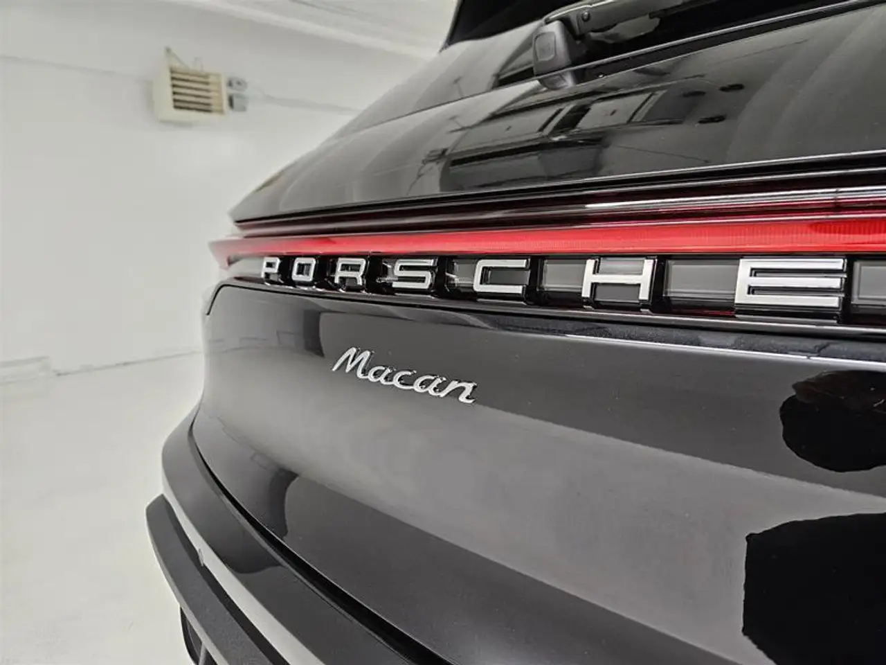 Porsche Macan photo Porsche Macan