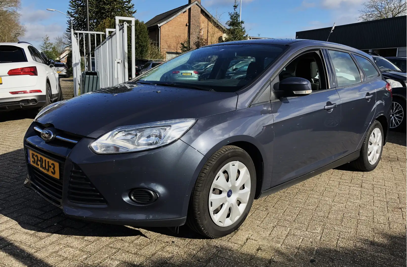 Ford Focus Wagon 1.6Tdci Navi/Climate/Pdc/Cruise/Trekhaak 641 Grijs - 2