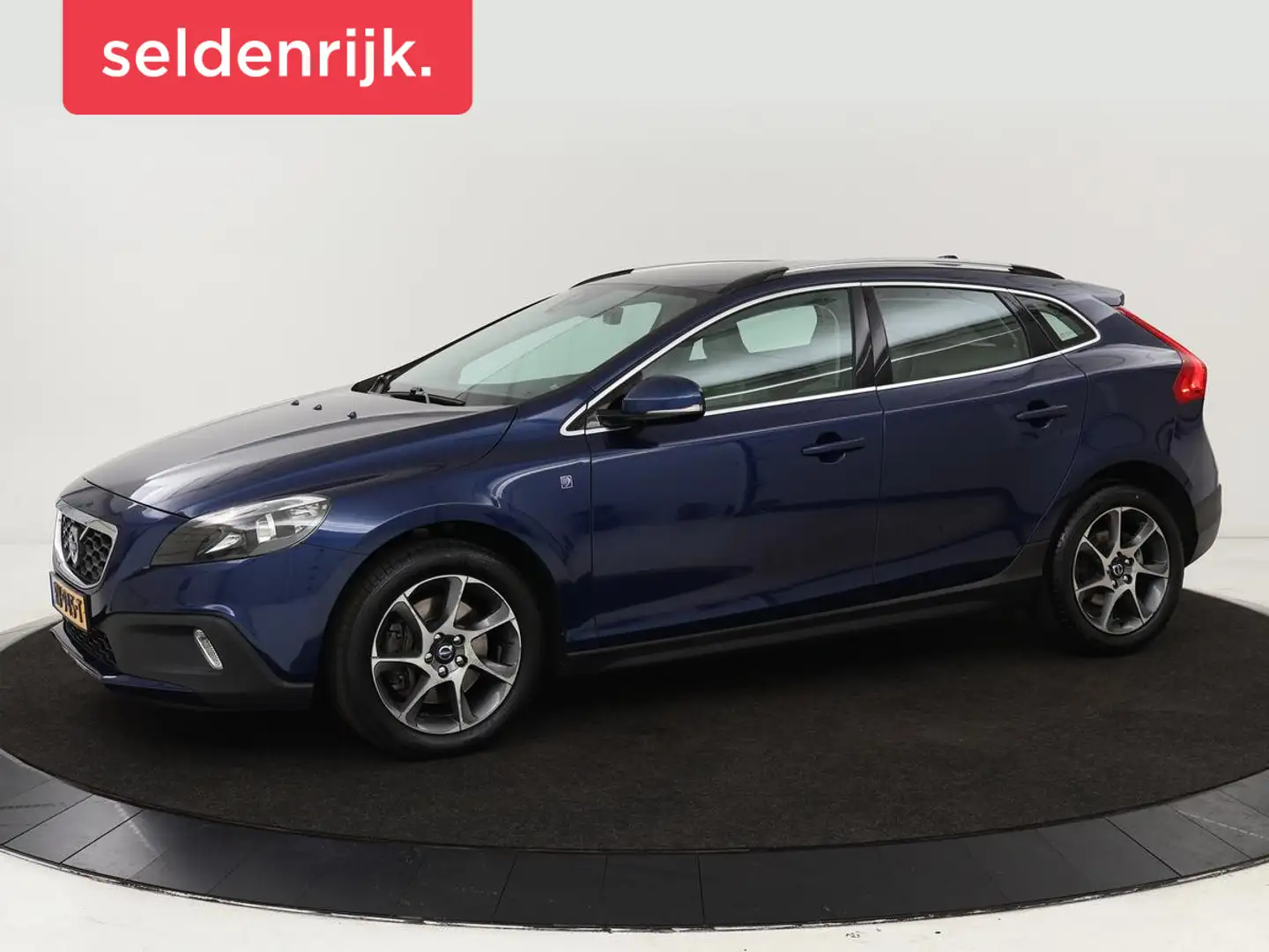 Volvo V40 Cross Country 2.0 D2 Ocean Race | Leder | Stoelverwarming | Trek Modrá - 1