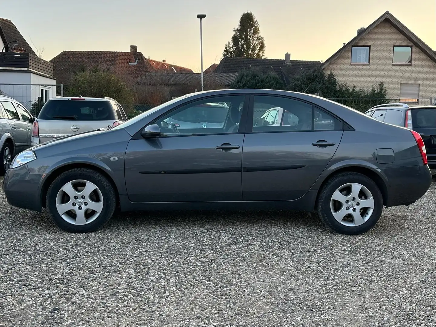 Nissan Primera 1.8 Acenta Automatik SHZ Rückfahrkamera Klima Grau - 2