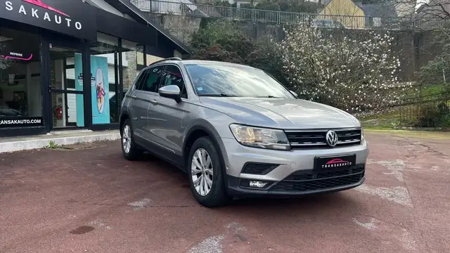 Volkswagen Tiguan view 3