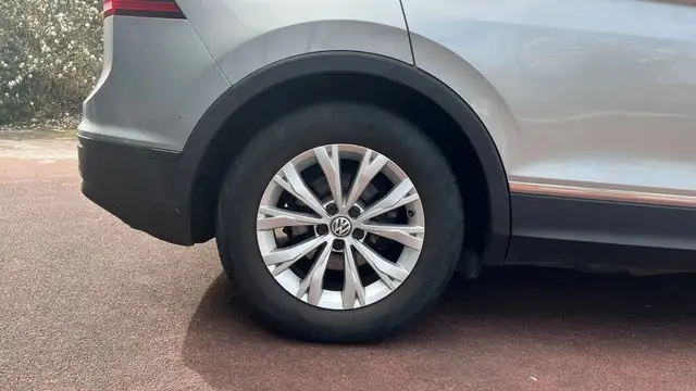 Volkswagen Tiguan view 15