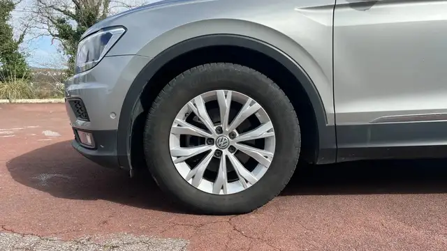 Volkswagen Tiguan view 13