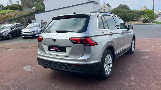 Volkswagen Tiguan view 5
