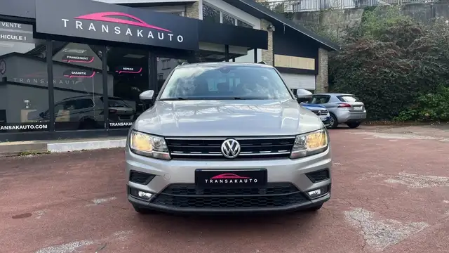 Volkswagen Tiguan view 2
