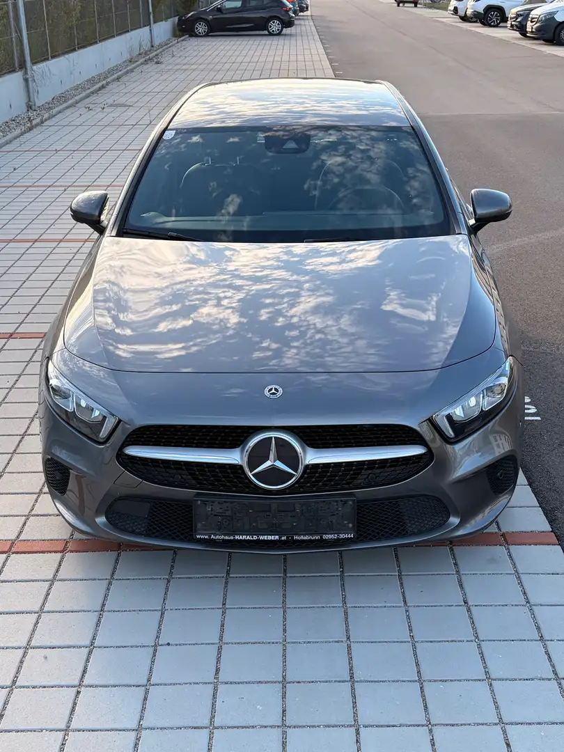 Mercedes-Benz A 180 A 180 d Aut. Grau - 2