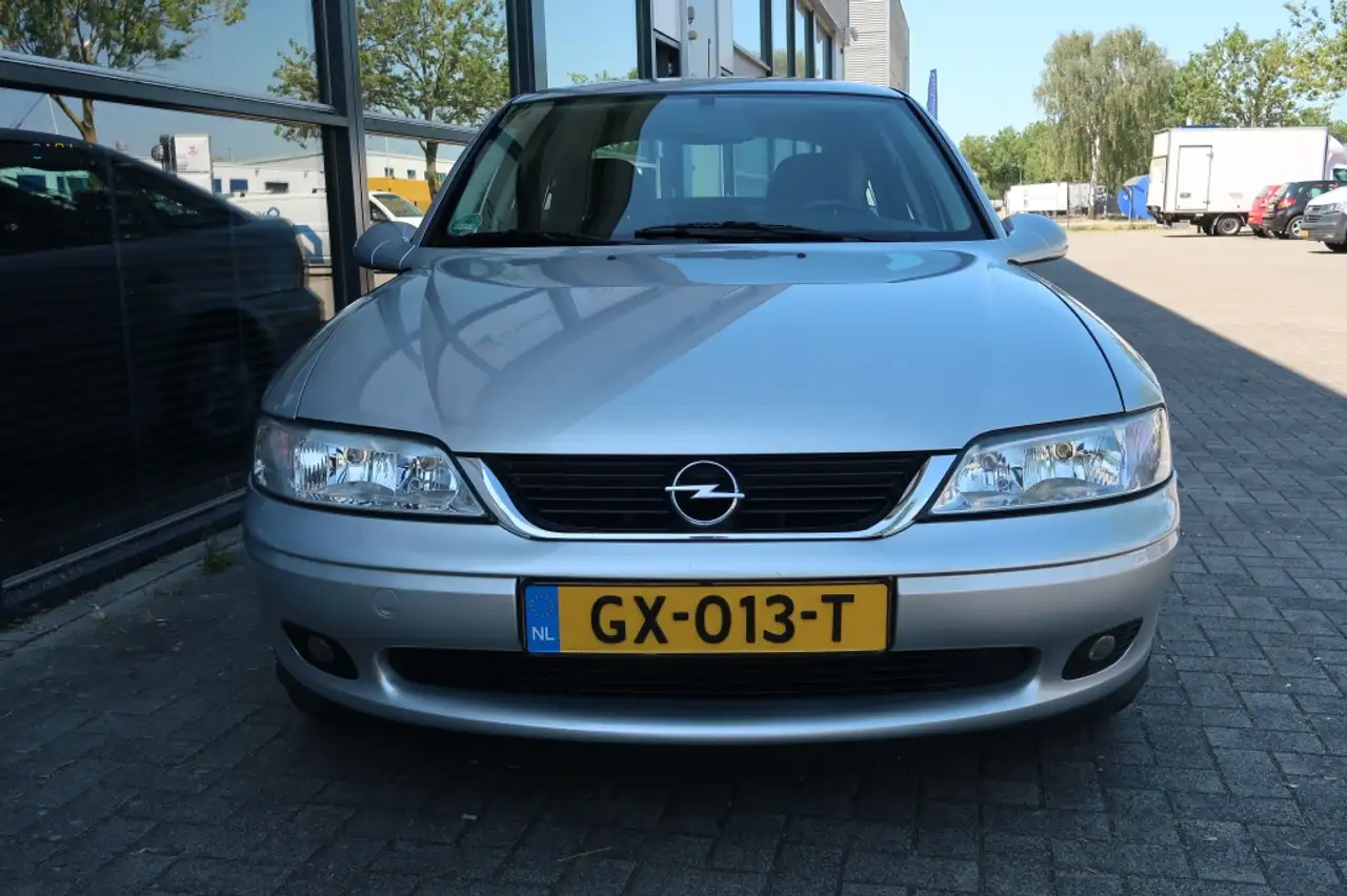 Opel Vectra 1.6-16V Diamond 100 Edition (Unieke auto, unieke k, foto 2