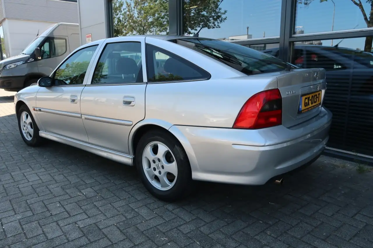 Opel Vectra 1.6-16V Diamond 100 Edition (Unieke auto, unieke k, foto 8