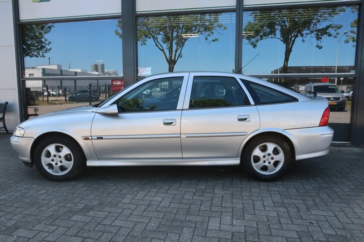 Opel Vectra 1.6-16V Diamond 100 Edition (Unieke auto, unieke k, foto 9