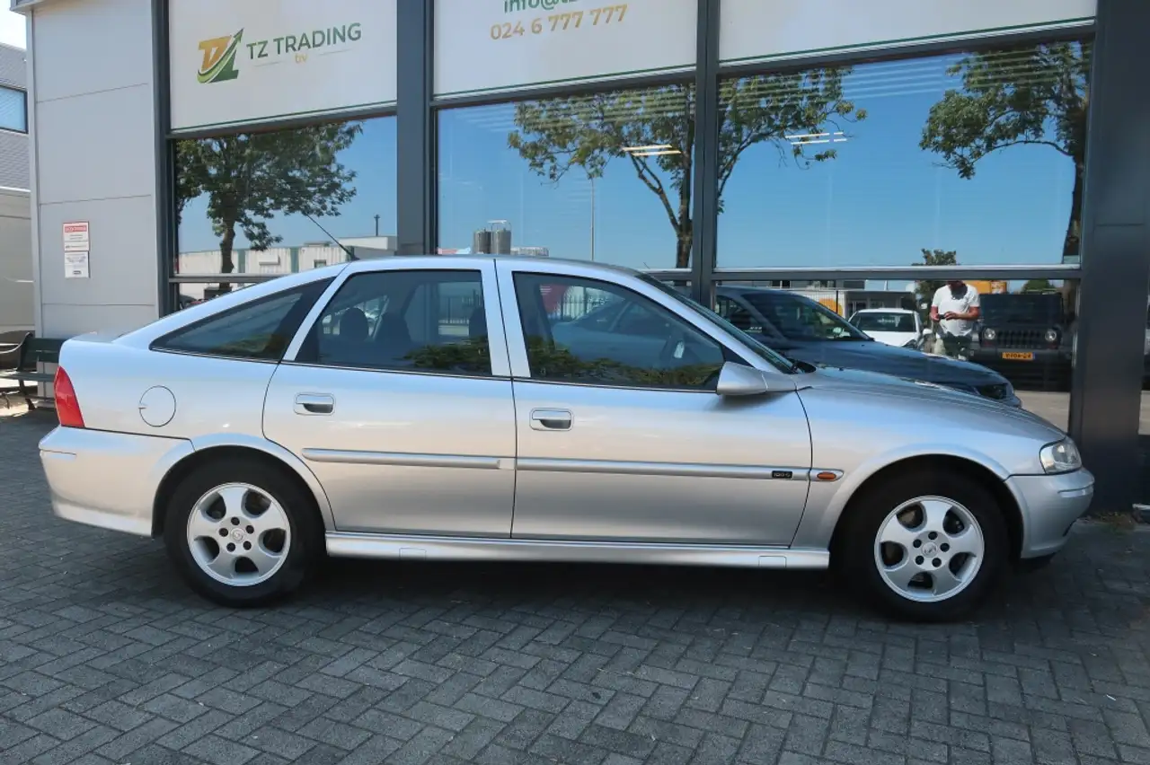 Opel Vectra 1.6-16V Diamond 100 Edition (Unieke auto, unieke k, foto 5