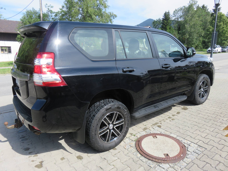 Toyota Land Cruiser — photo 3