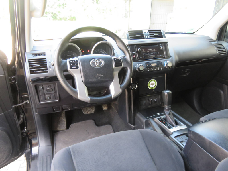 Toyota Land Cruiser — photo 8