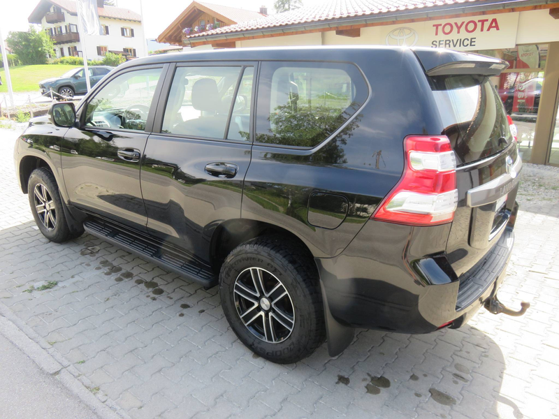 Toyota Land Cruiser — photo 2