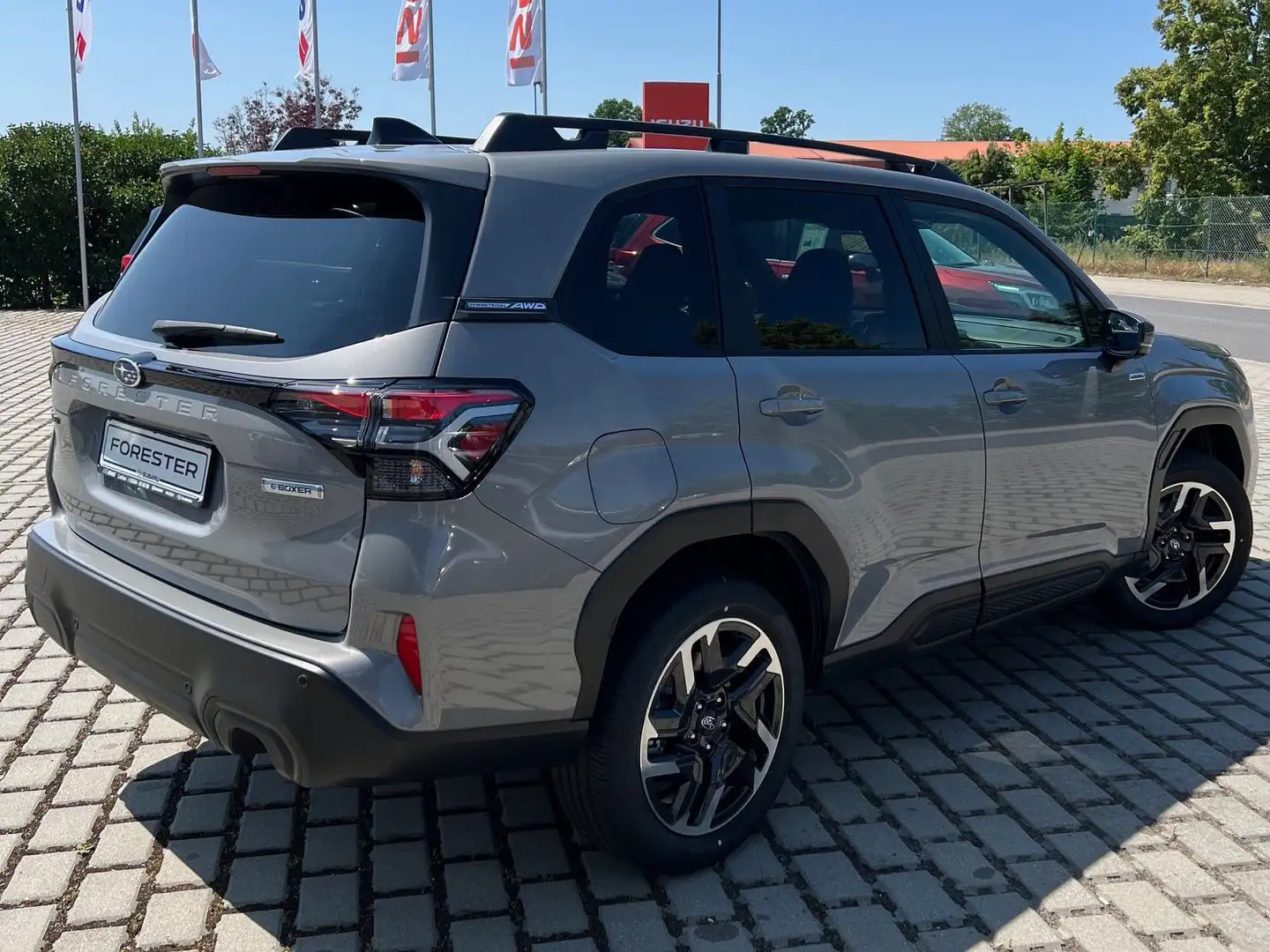 Subaru Forester 2.0ie Lineartronic Exclusive Grau - 2