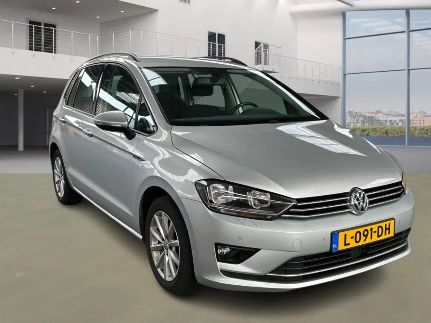 Volkswagen Golf Sportsvan 1.2 TSI Connected Series Grijs - 2