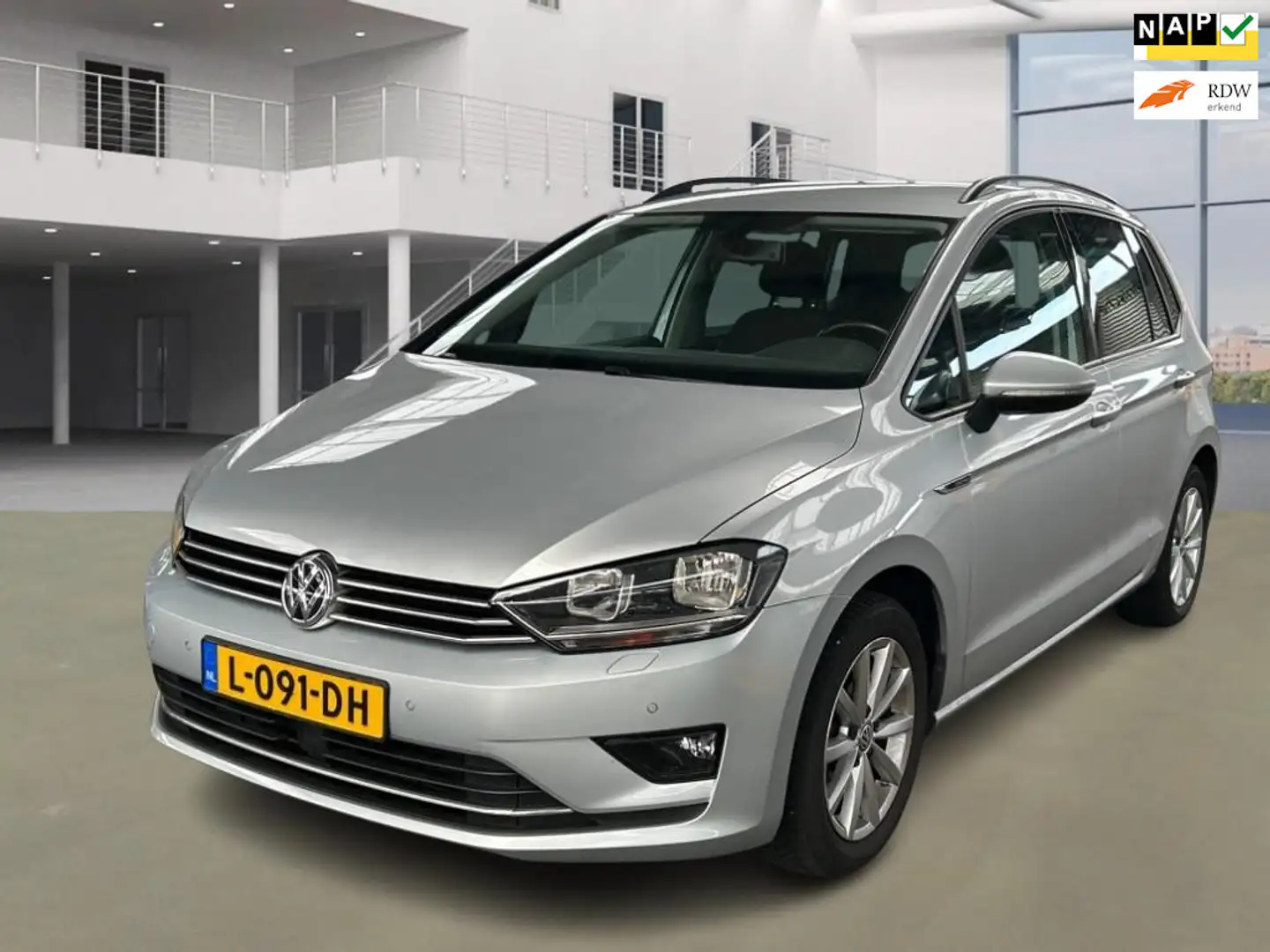 Volkswagen Golf Sportsvan 1.2 TSI Connected Series Grijs - 1