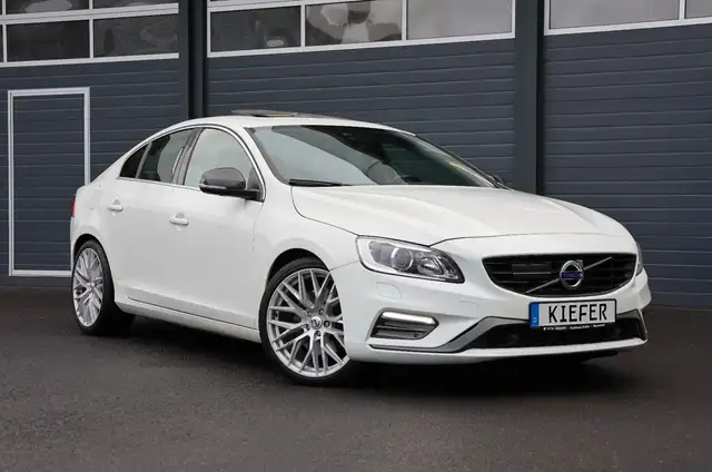 Volvo S60 3.0L T6 AWD R-DESIGN/ACC/4xSHZ/LHZ/KAMERA/19