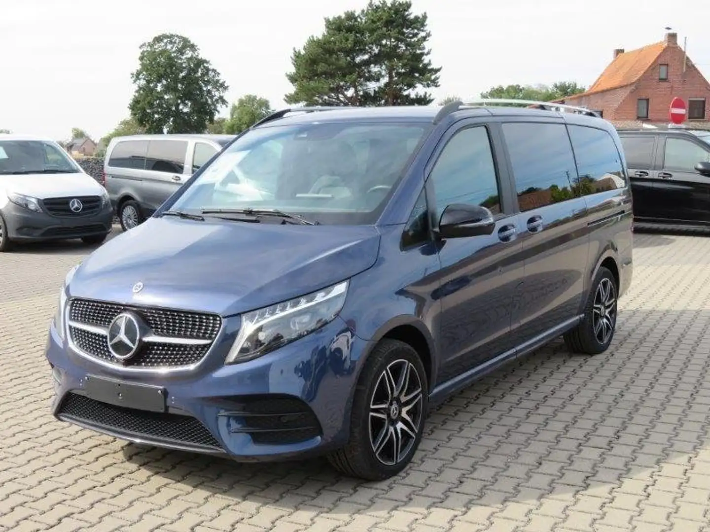 Mercedes-Benz V 220 d Amg-Pack 4x4 Lichte-Vracht 5pl Bleu - 1