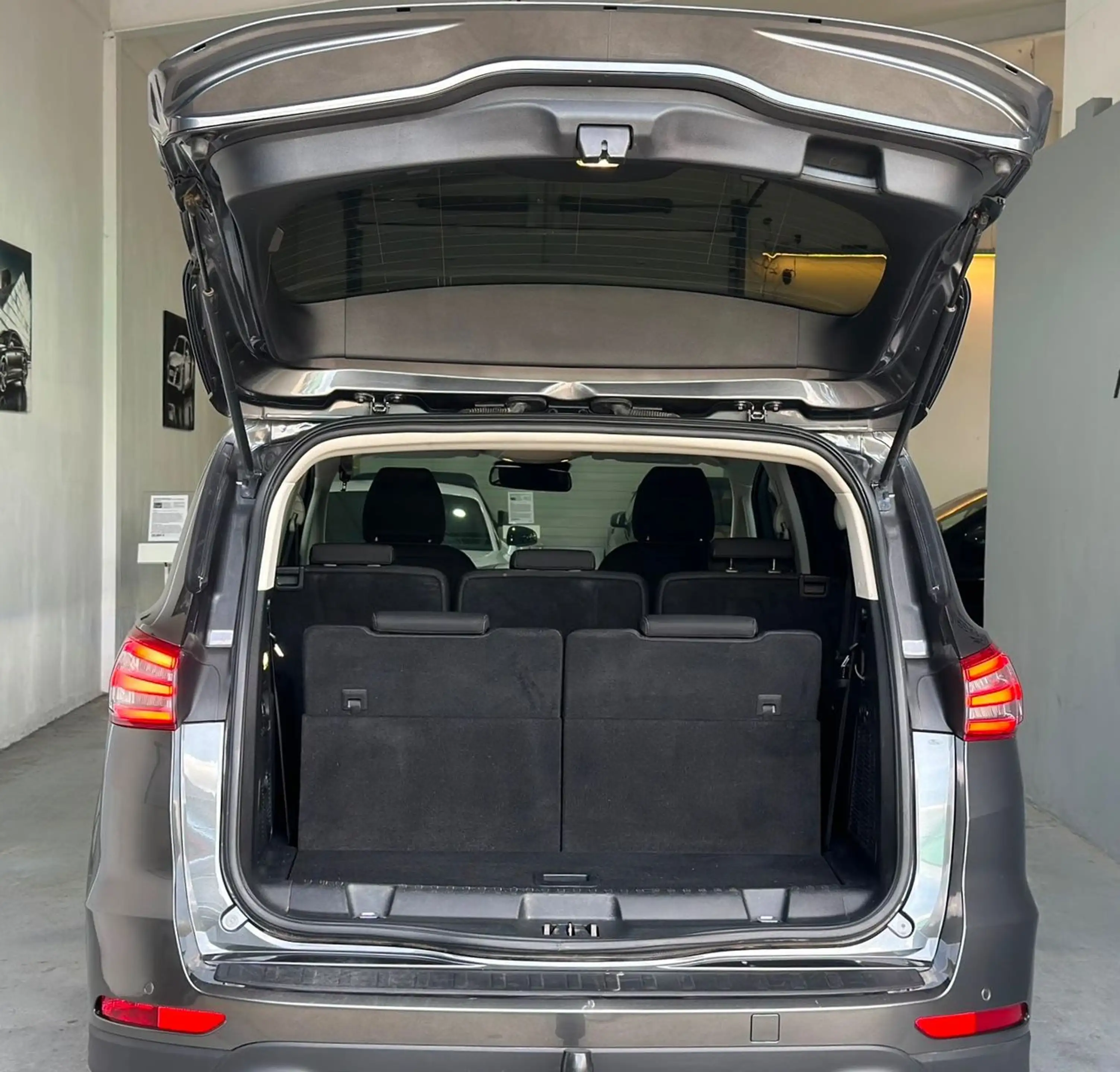 Ford S-Max 2.0 TDCI PowerShift AWD Titanium 1.Hand — photo 13