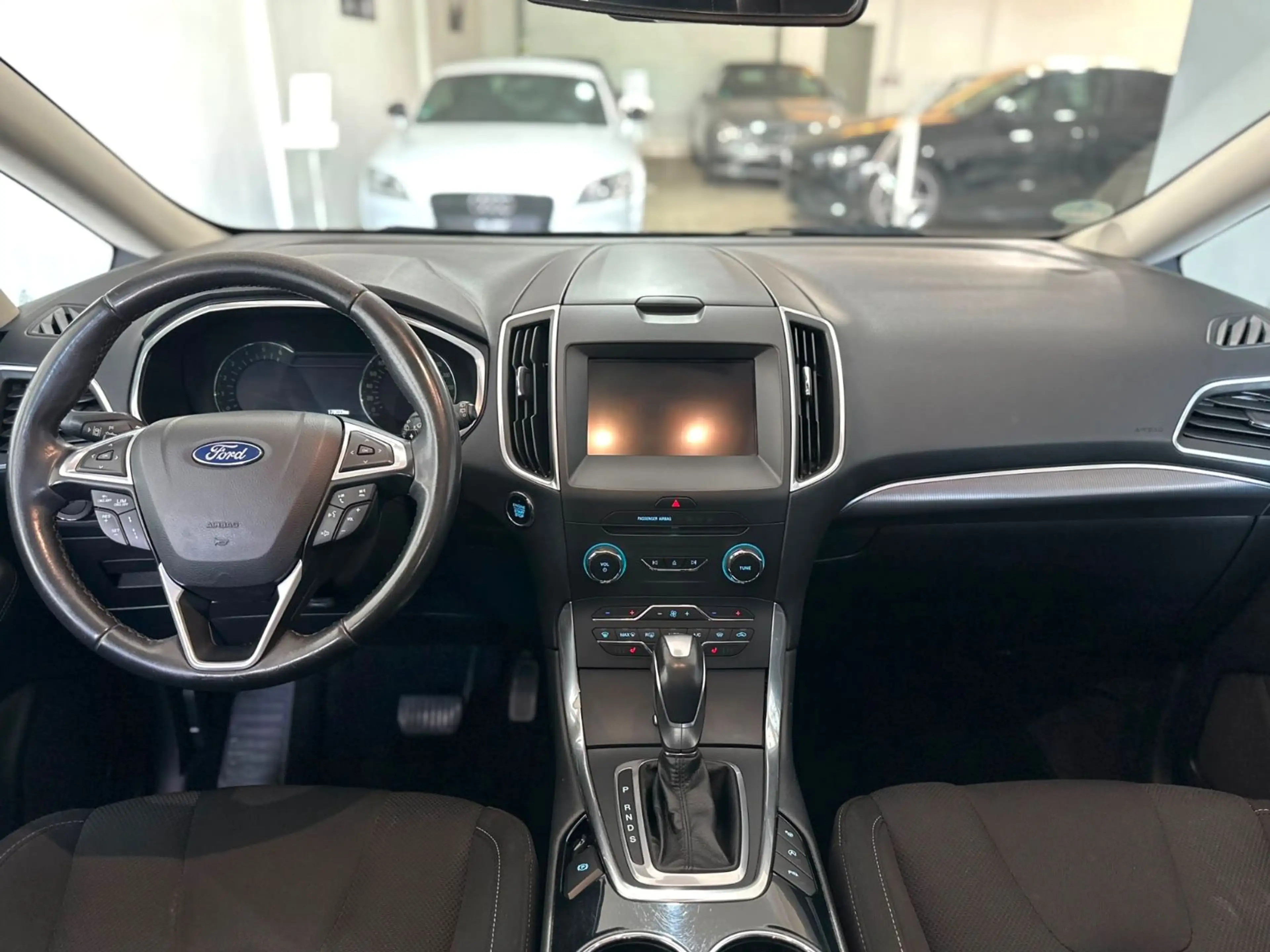 Ford S-Max 2.0 TDCI PowerShift AWD Titanium 1.Hand — photo 11