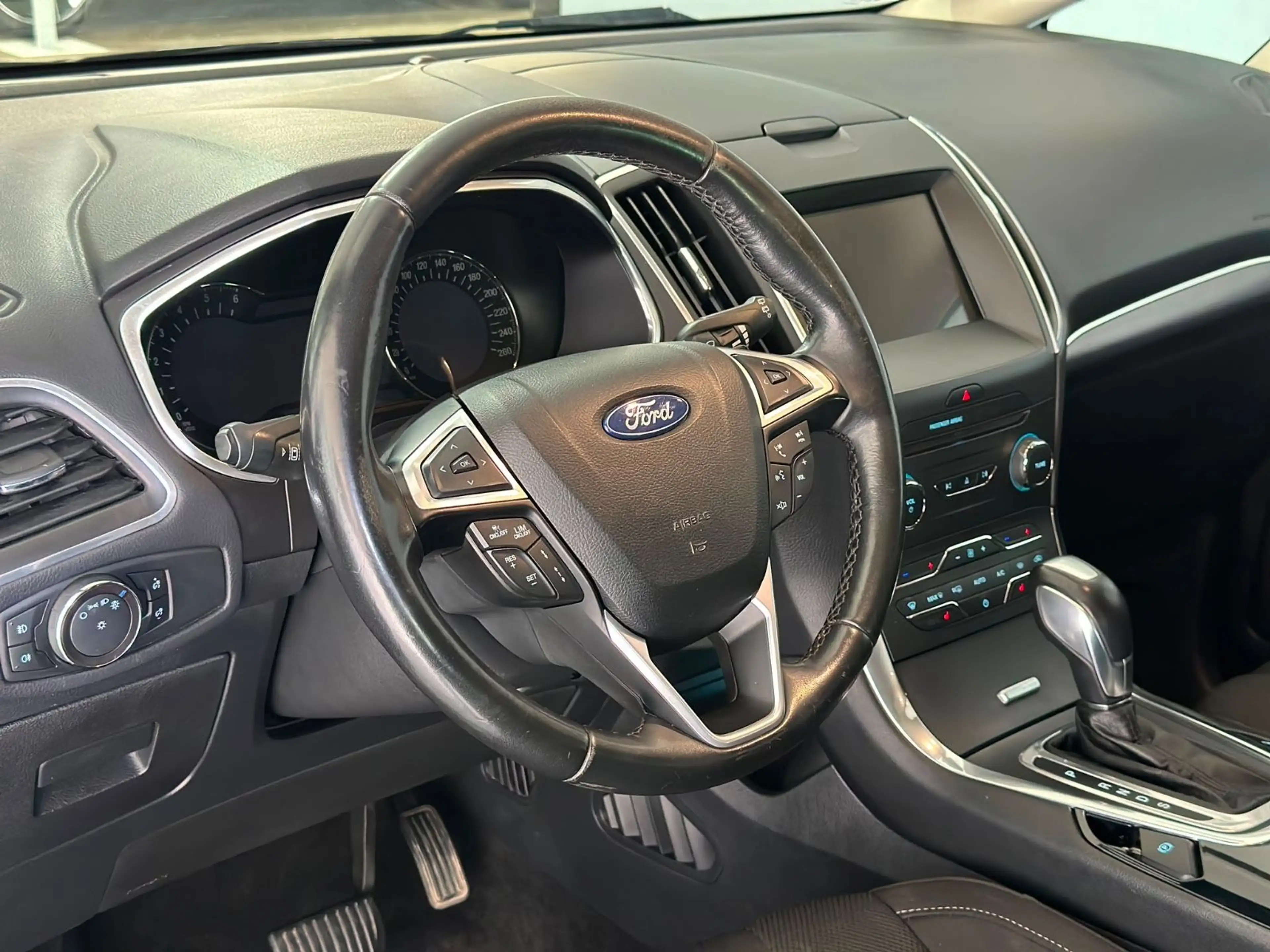 Ford S-Max 2.0 TDCI PowerShift AWD Titanium 1.Hand — photo 3