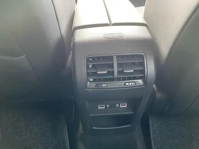 Peugeot 308 view 18