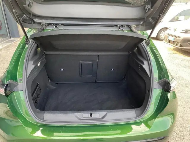 Peugeot 308 view 9