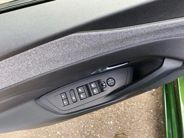 Peugeot 308 view 21