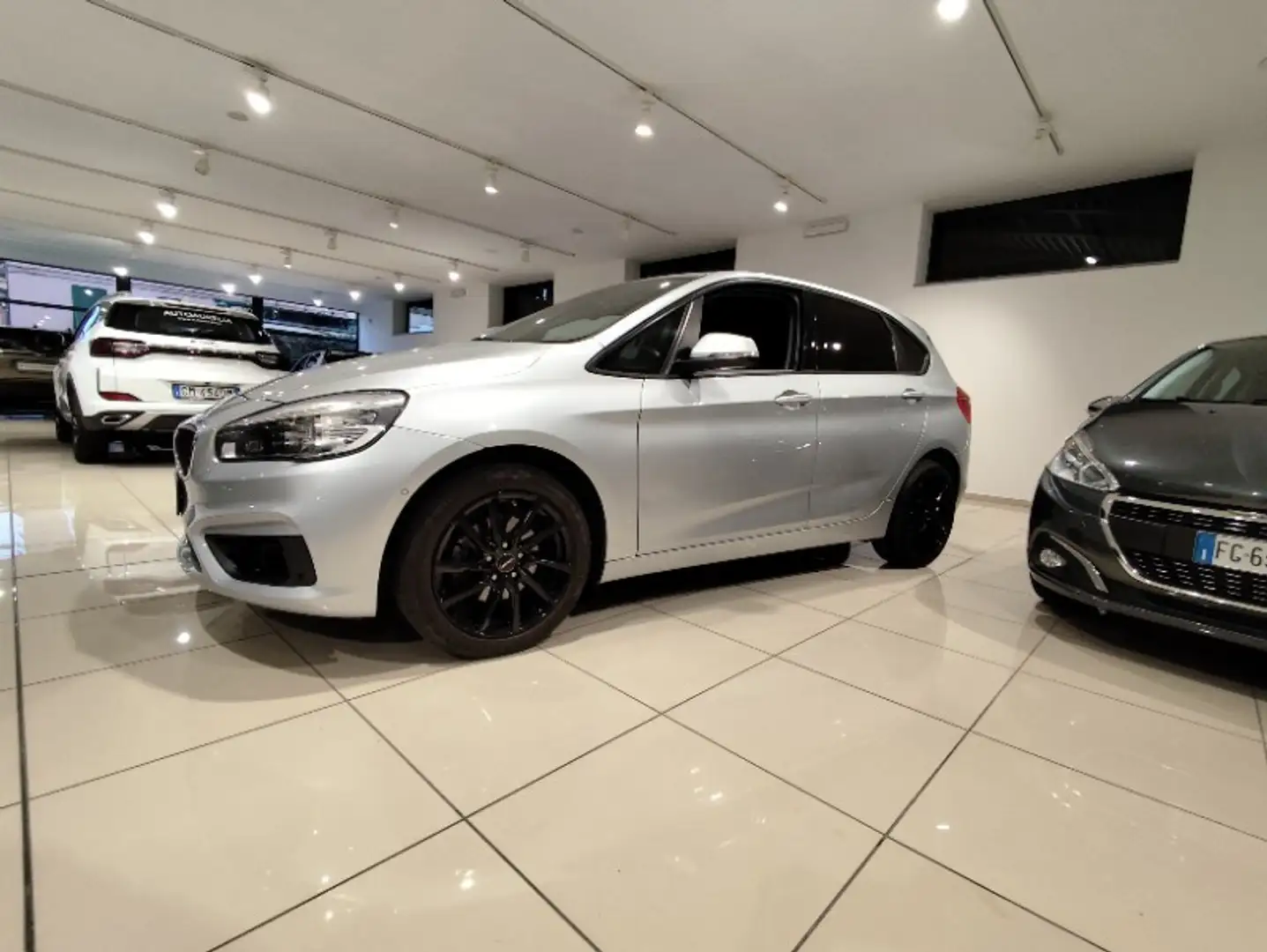 BMW 218 i Active Tourer Advantage Silber - 1