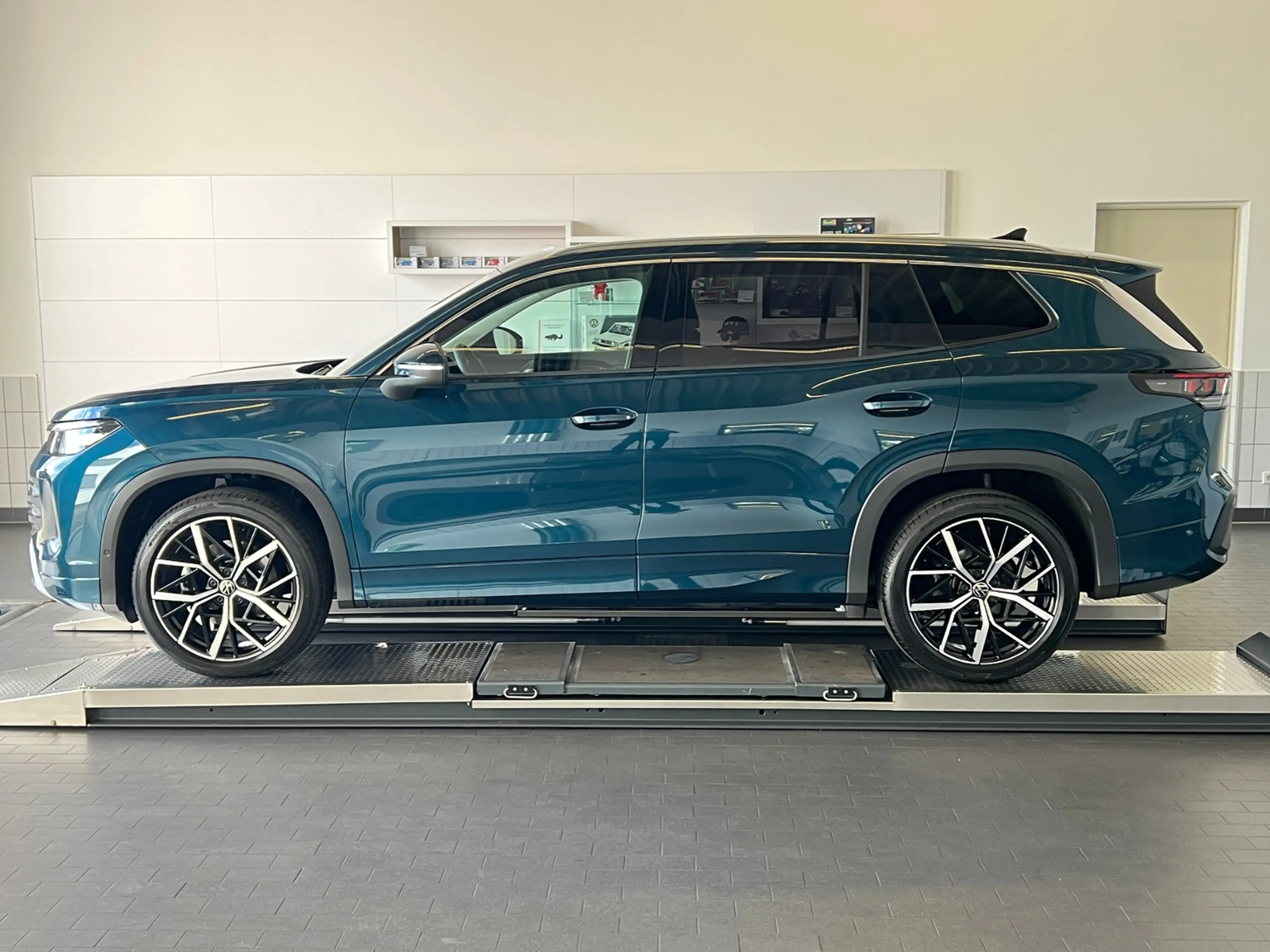 Volkswagen Tayron LIFE 1.5 eTSI DSG *AHK, 7-Sitzer, LED, ACC, Kamer — photo 3