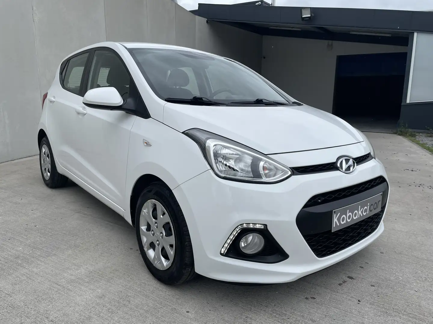 Hyundai i10 1.0i Cool/CLIMATISATION/TRES BON ETAT/IDEAL JEUNES Wit - 1