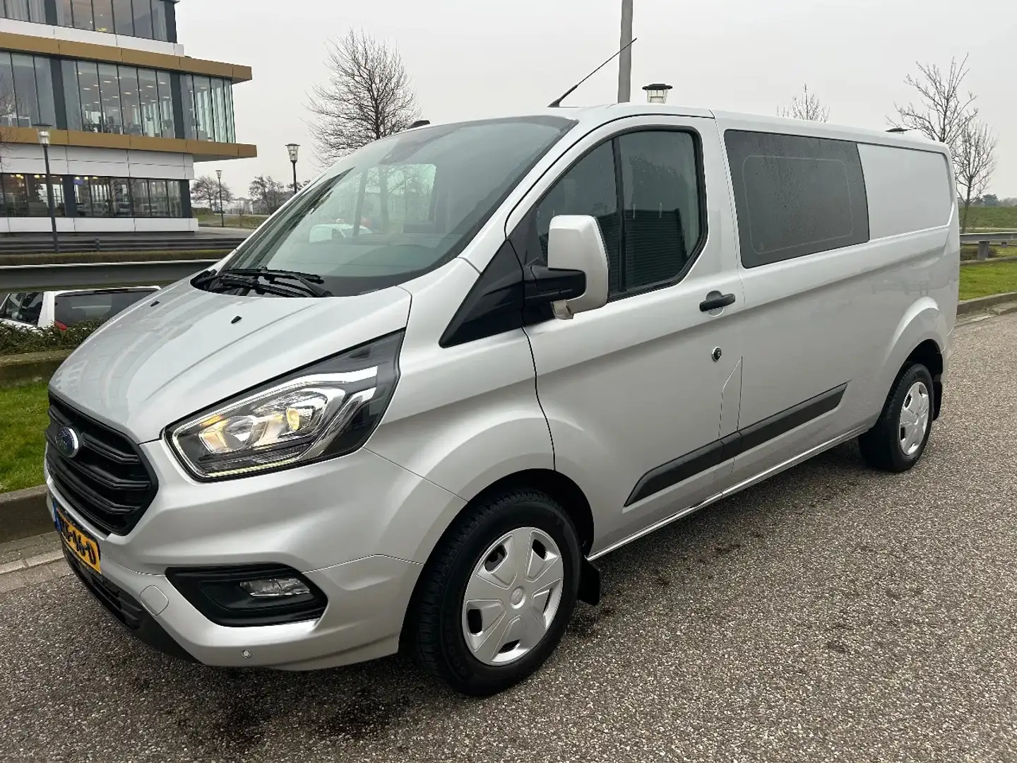 Ford Transit Custom 2.0TDCI L2H1 Dubbelcabine Automaat Airco Cruisecon Zilver - 2