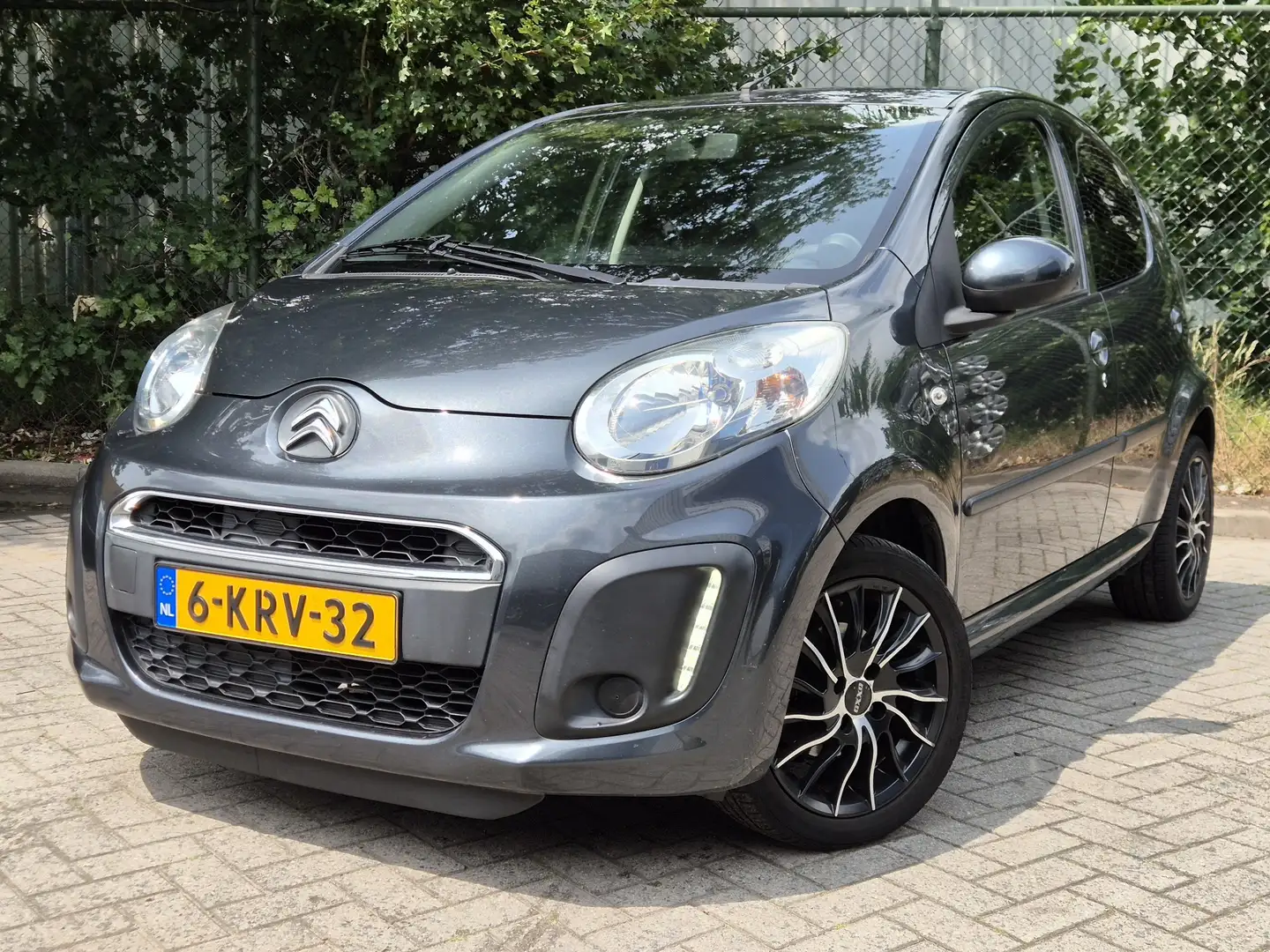 Citroen C1 1.0 Collection 2013 5 deurs 65dkm apk nap goed ond Grijs - 1