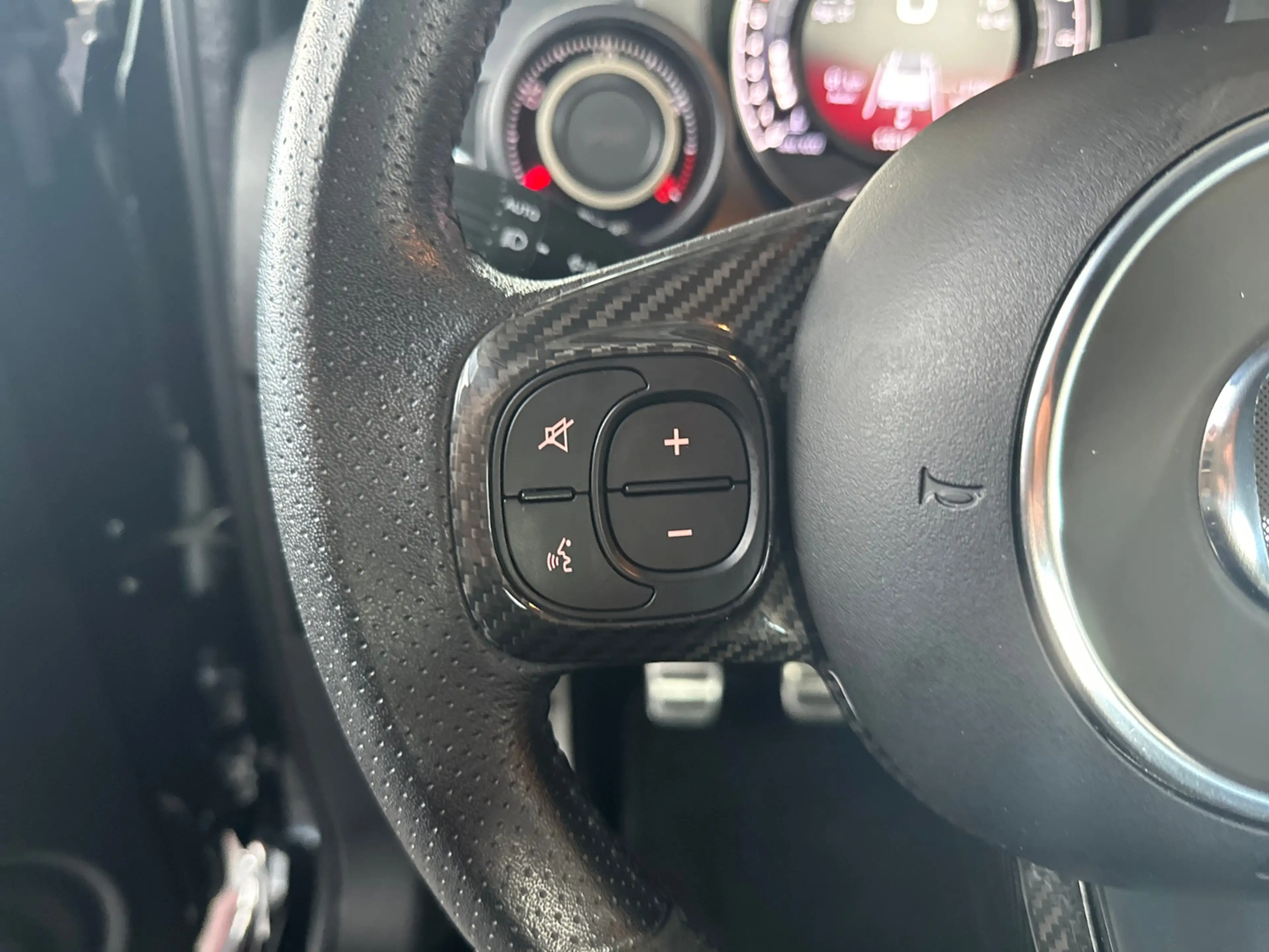 Abarth 595C Competizione KLIMA NAV DAB PDC ALU — photo 11