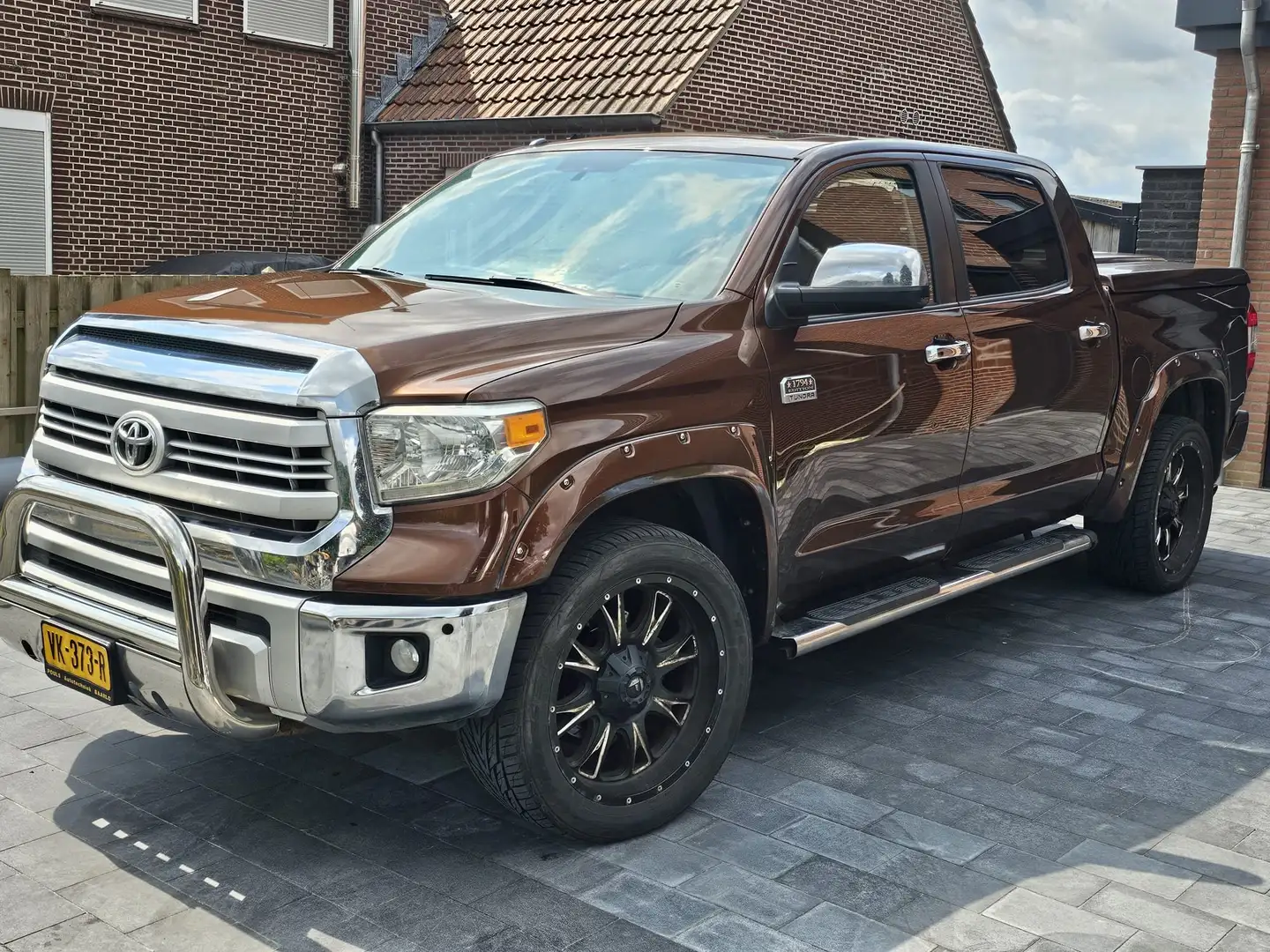 Toyota Tundra 5.7 V8 Crewmax Limited 1794 Edition Bruin - 1