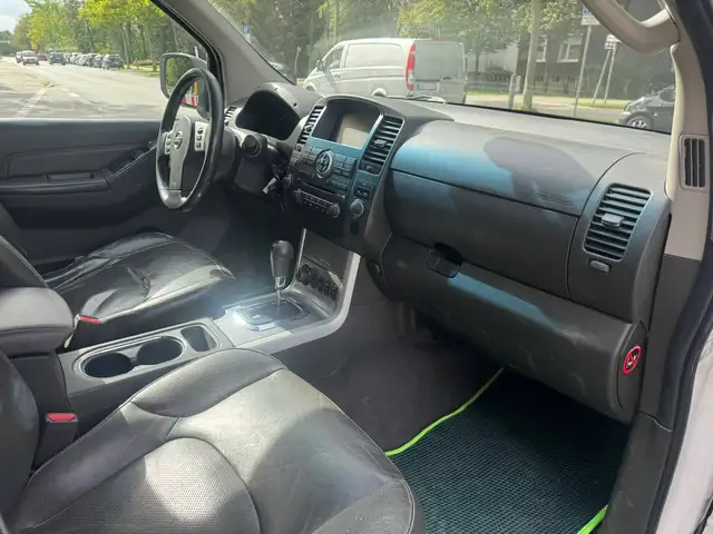 Nissan Navara view 10