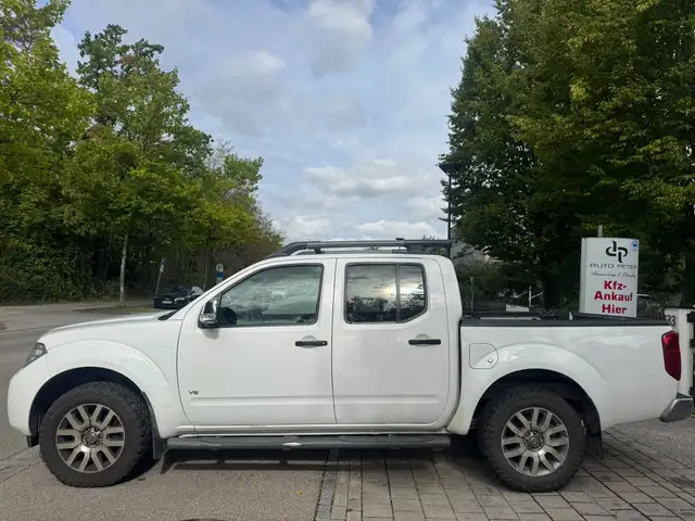 Nissan Navara view 2