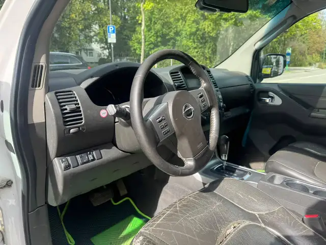Nissan Navara view 11