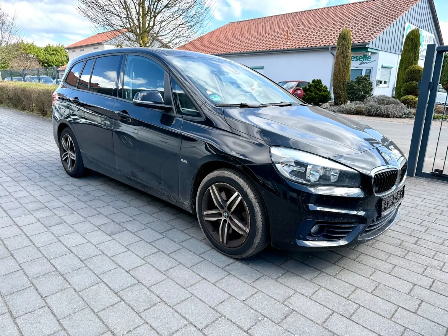BMW 220 Autom. Sport Line Schwarz - 2