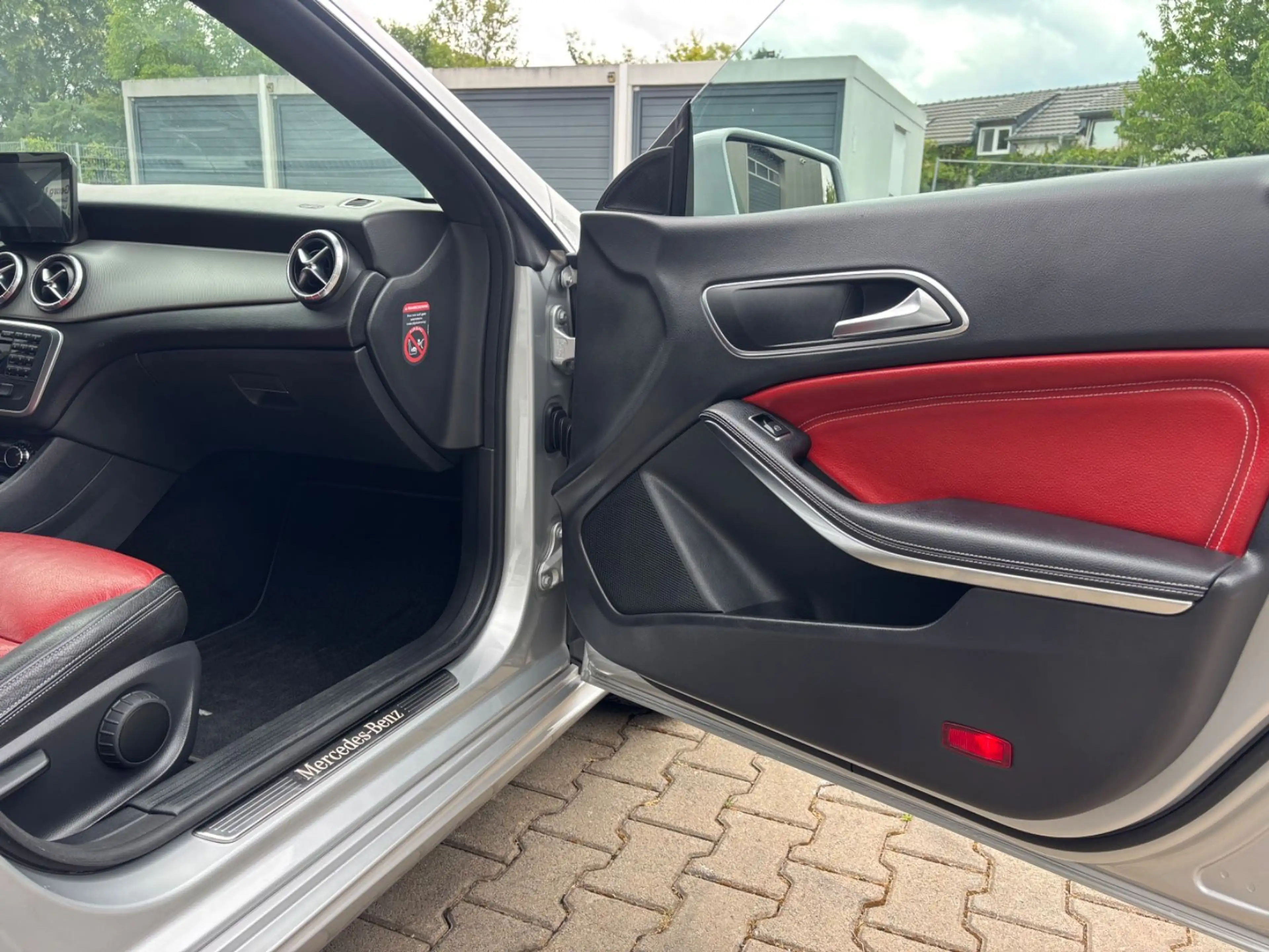 Mercedes-Benz CLA 200 *LEDER*AHK*AUTOM.*TÜV NEU* — photo 14