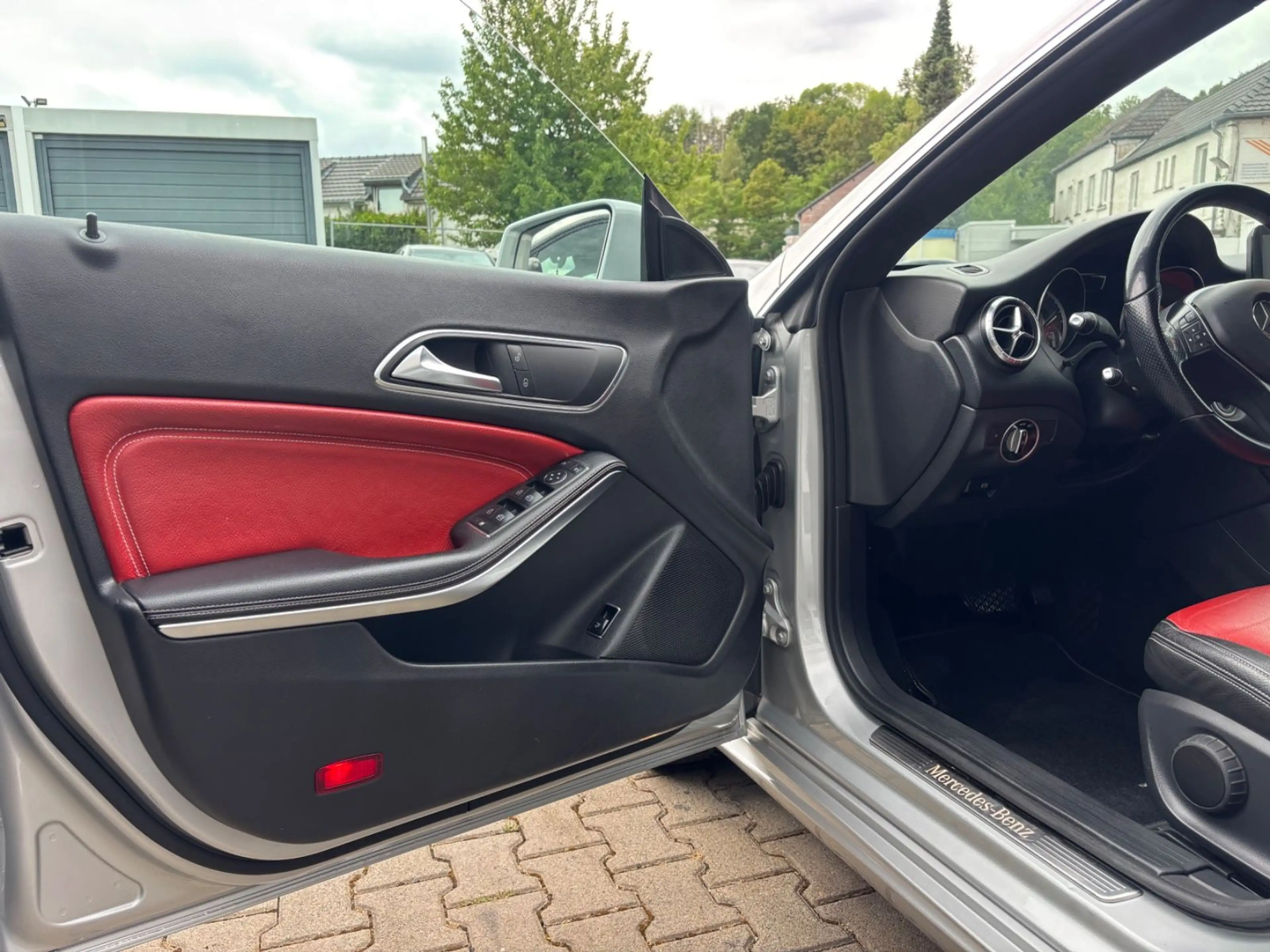 Mercedes-Benz CLA 200 *LEDER*AHK*AUTOM.*TÜV NEU* — photo 8