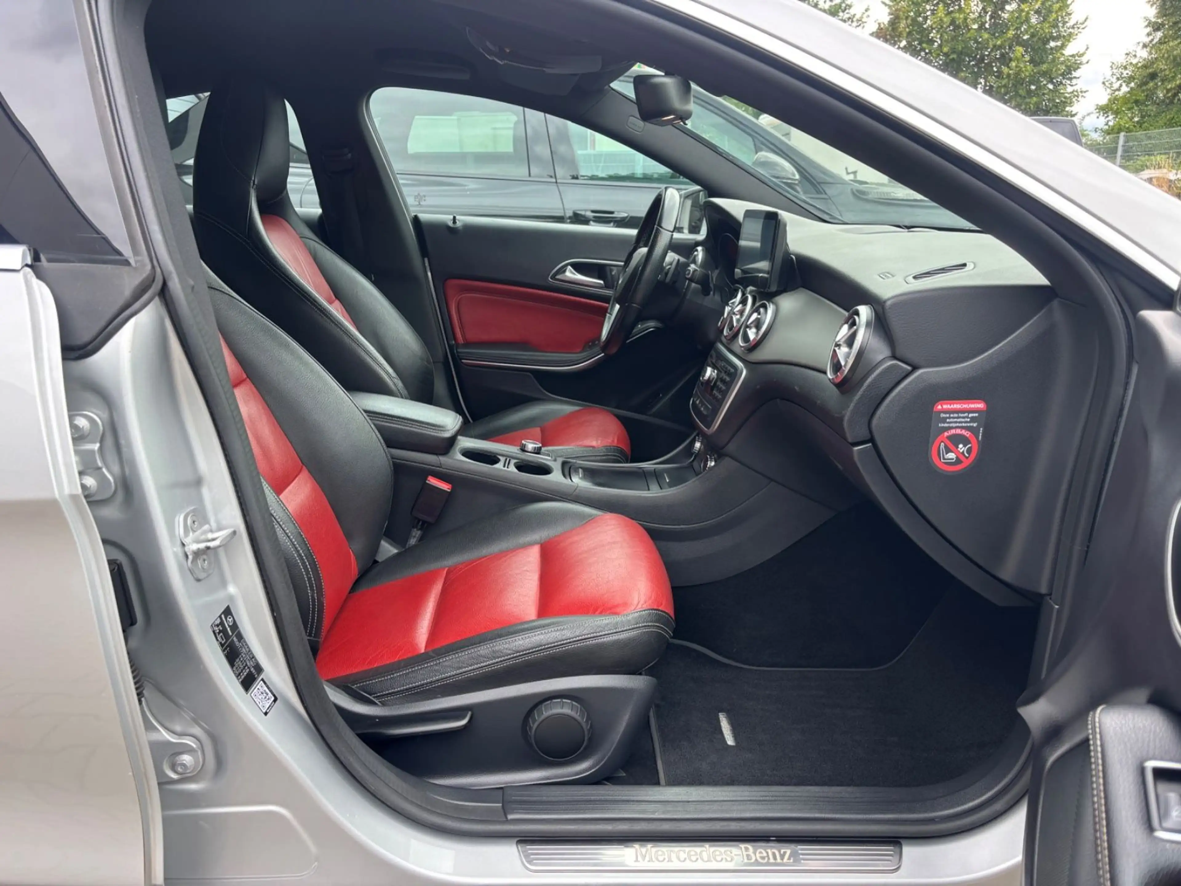 Mercedes-Benz CLA 200 *LEDER*AHK*AUTOM.*TÜV NEU* — photo 12