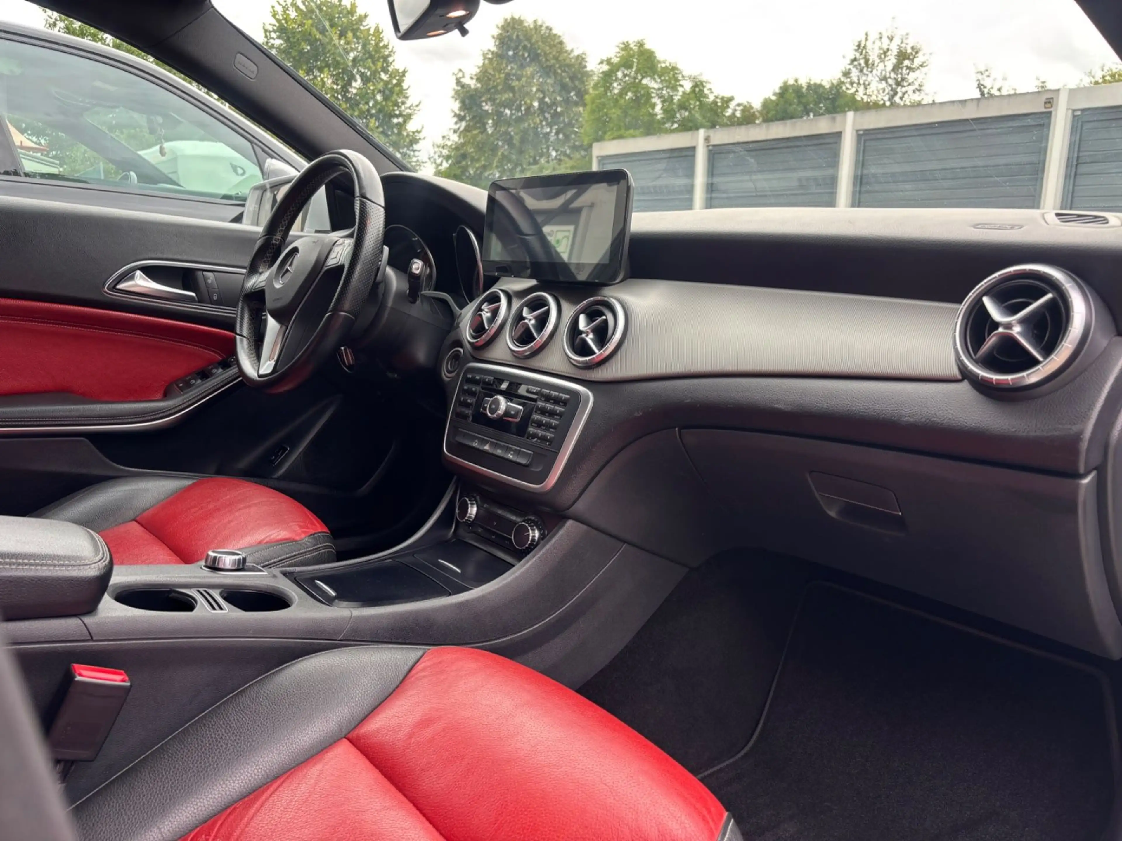 Mercedes-Benz CLA 200 *LEDER*AHK*AUTOM.*TÜV NEU* — photo 13
